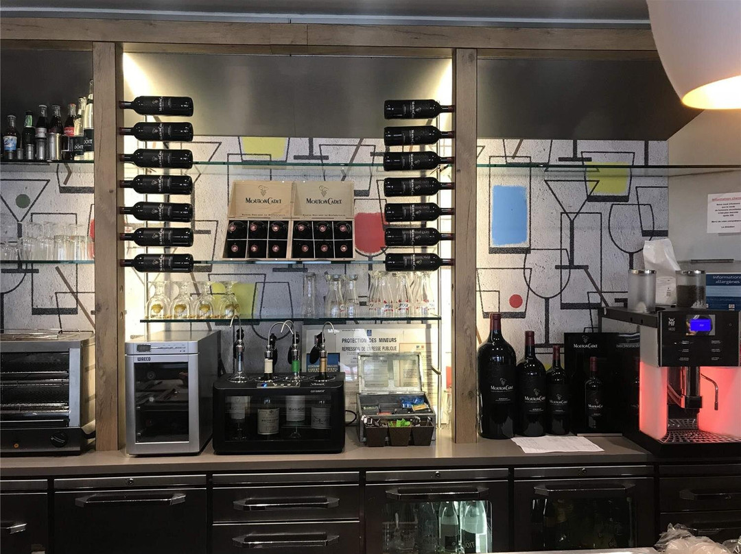 宜必思克雷泰伊酒店主图