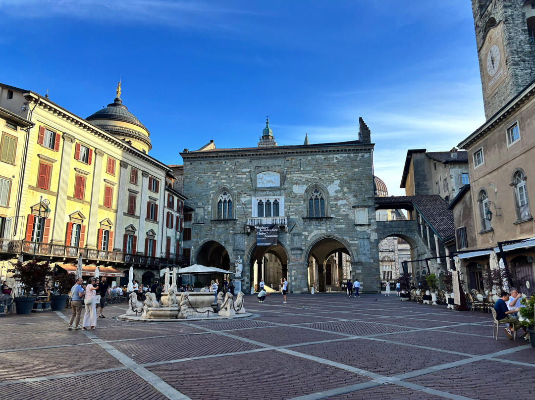 Piazza Vecchia-贝加莫必去景点