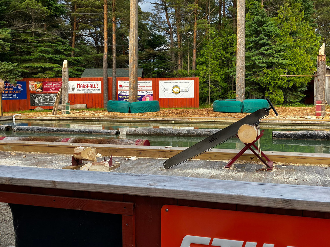 Jack Pine Lumberjack Show-麦基诺城必去景点