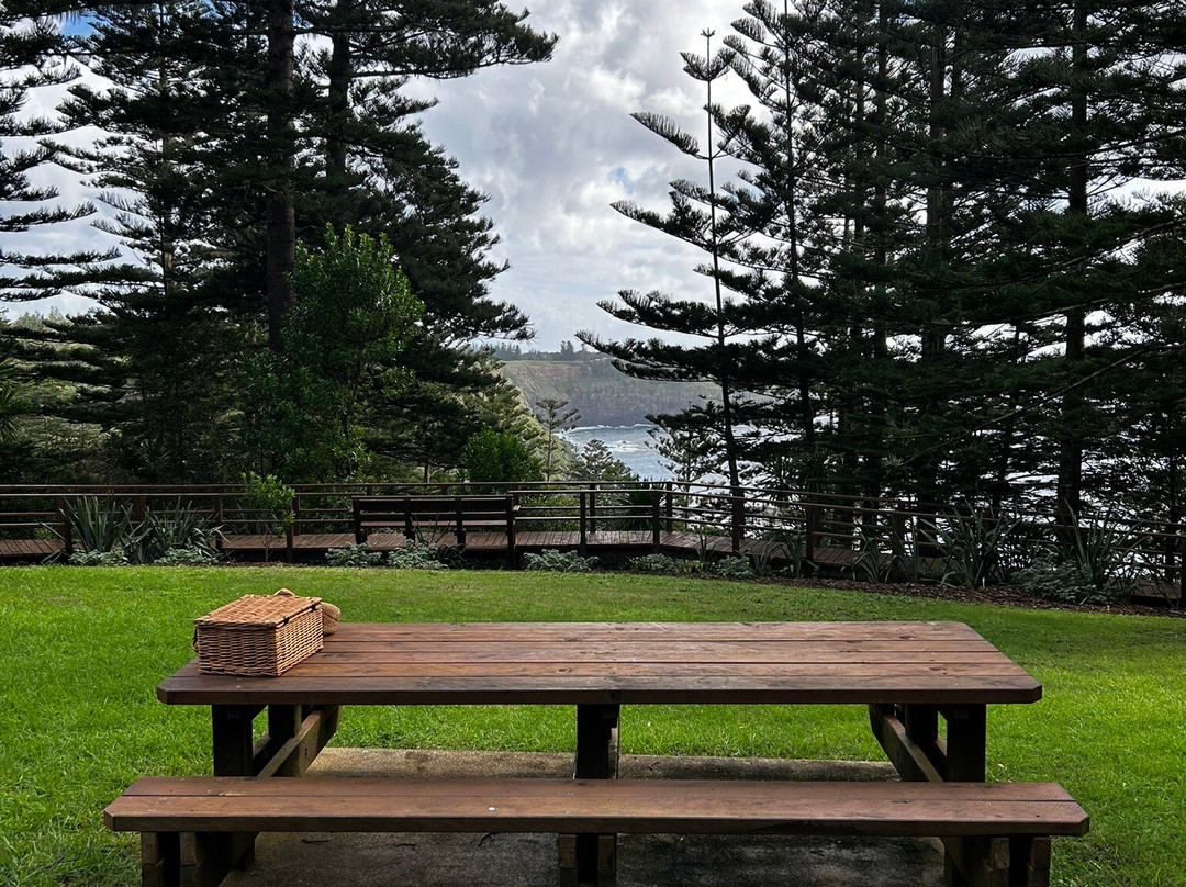 Captain Cook's Monument-诺福克岛必去景点