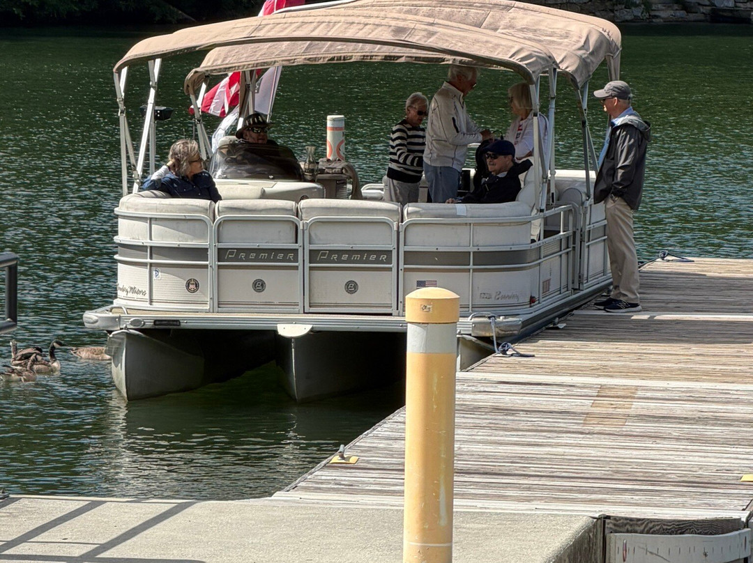 Lake Glenville Scenic Waterfall Cruises-Cashiers必去景点
