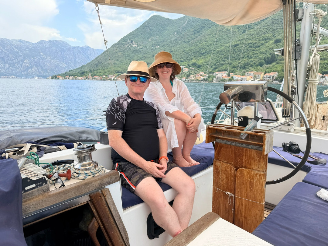 A Day Out On Yacht Monty B-科托尔必去景点