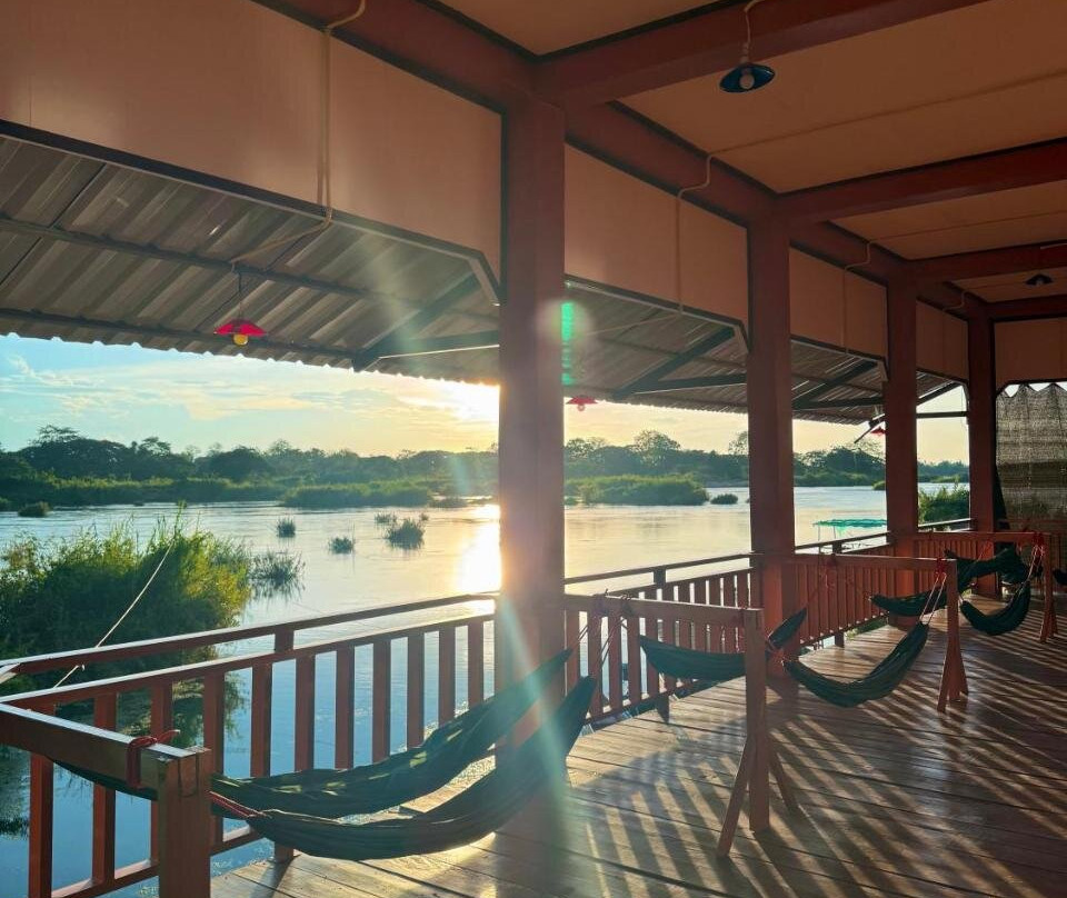 DONDET Suns down 1 Guesthouses riversides view