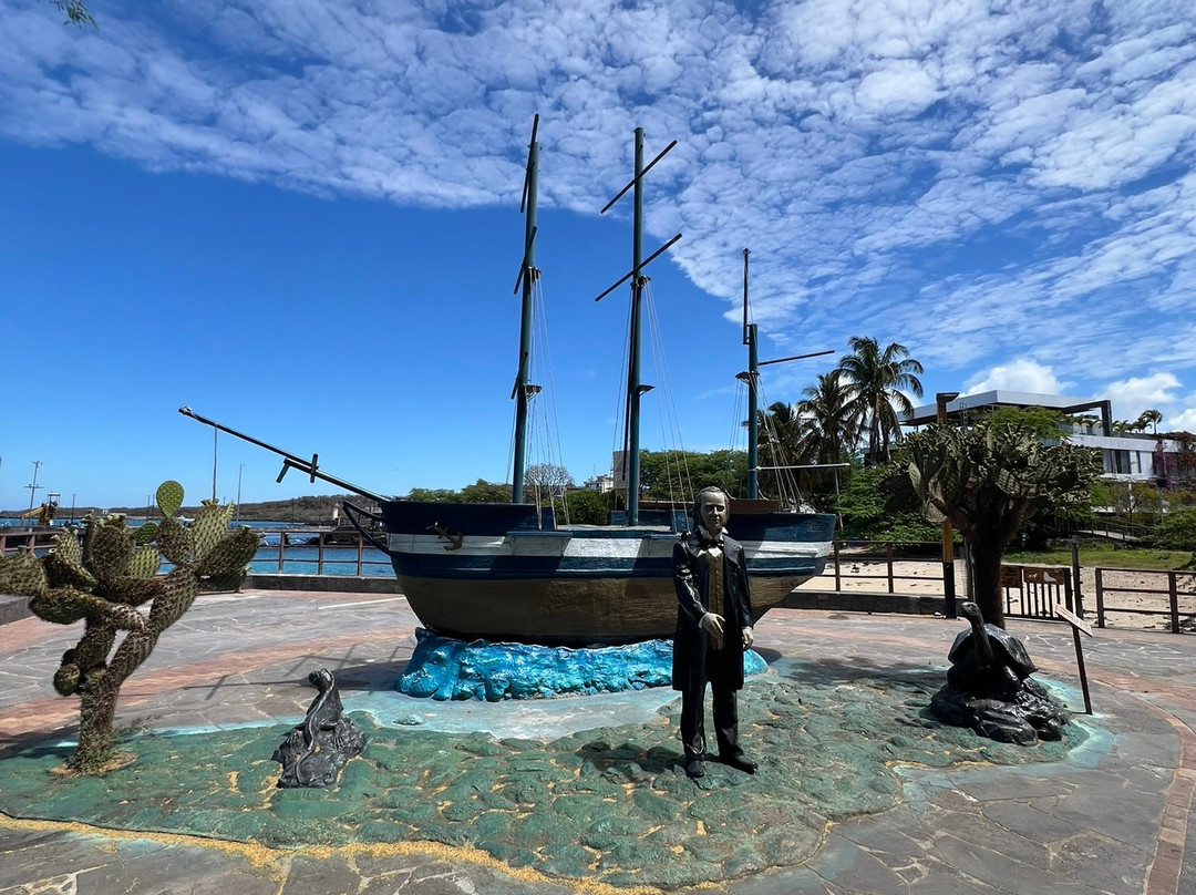 Estatua de Charles Darwin-Puerto Baquerizo Moreno必去景点