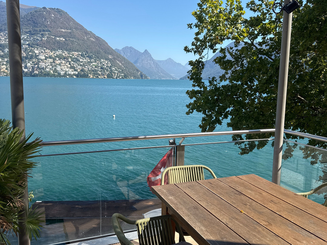 Roots Lounge & Restaurant