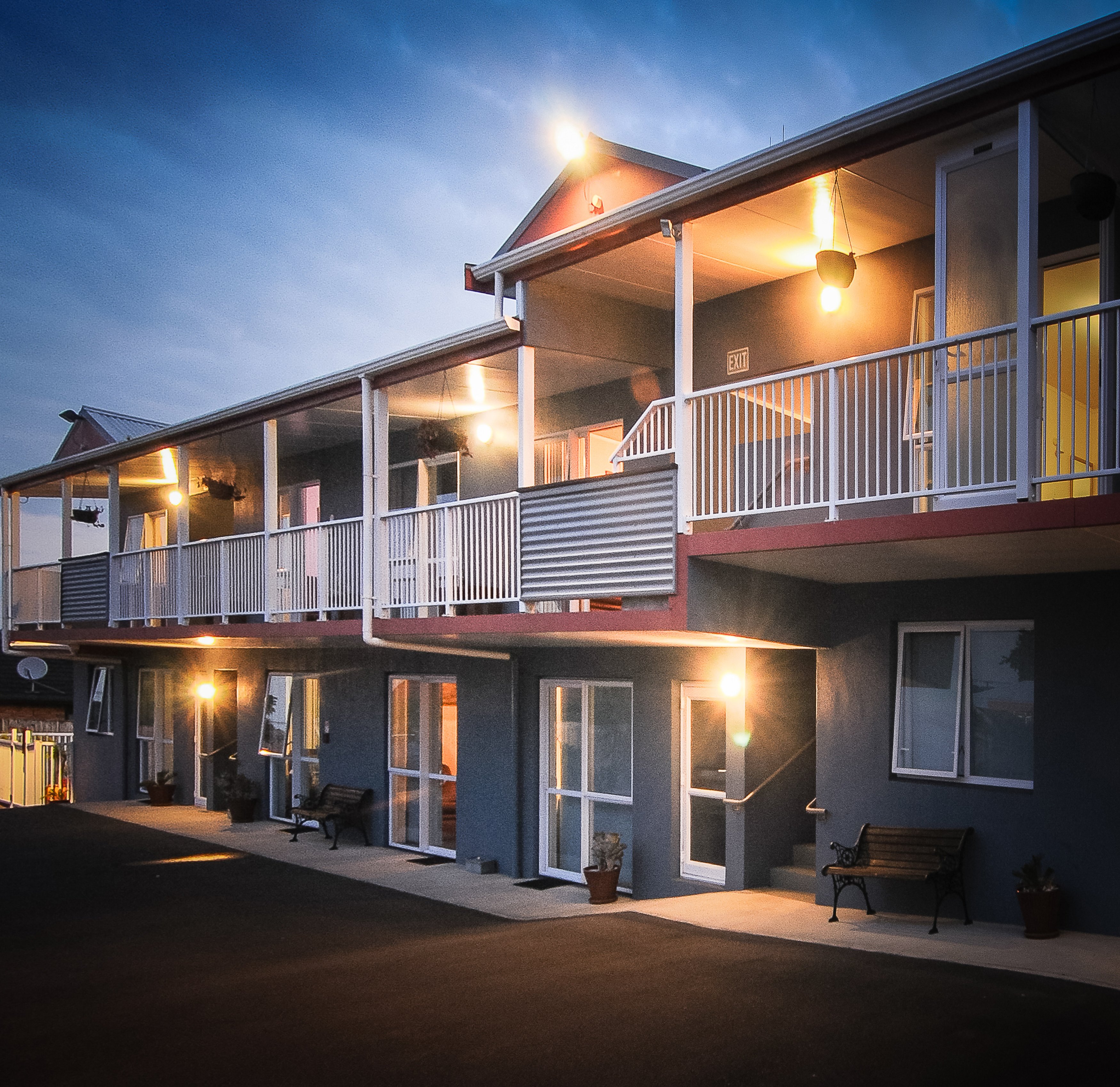 Avenue Heights Motel-官方