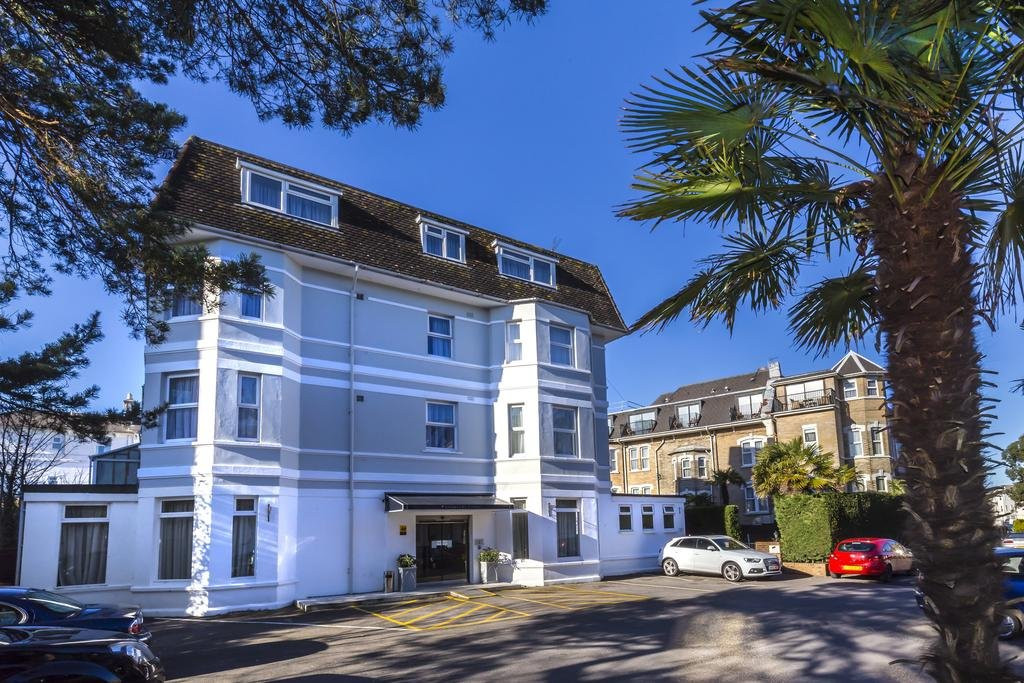 The Connaught Lodge