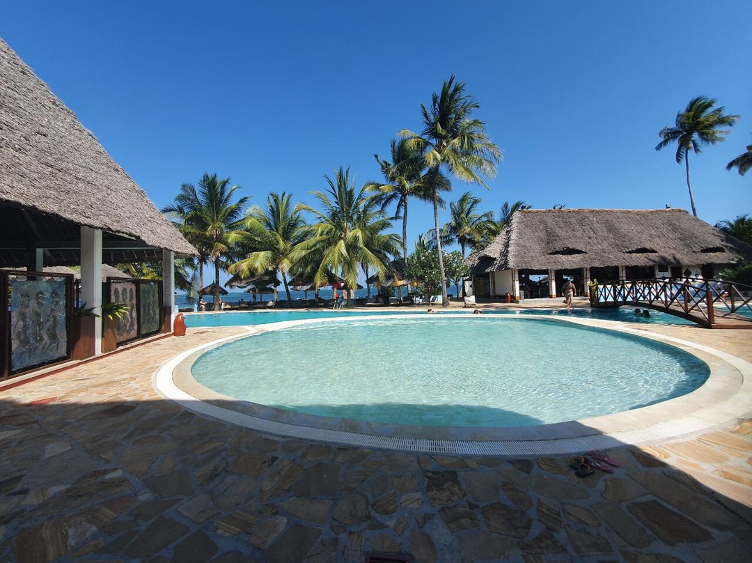 乌罗湾海滩度假酒店主图