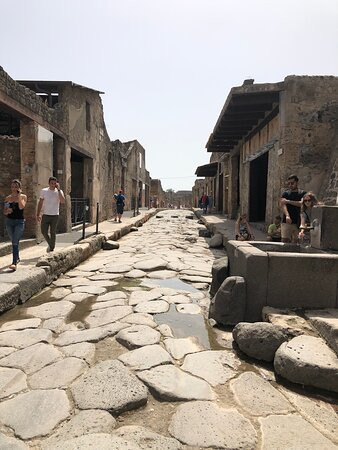 Visit Pompeii private guide tours-庞贝必去景点