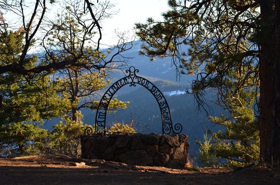 Mount Falcon Castle Trail-Morrison必去景点
