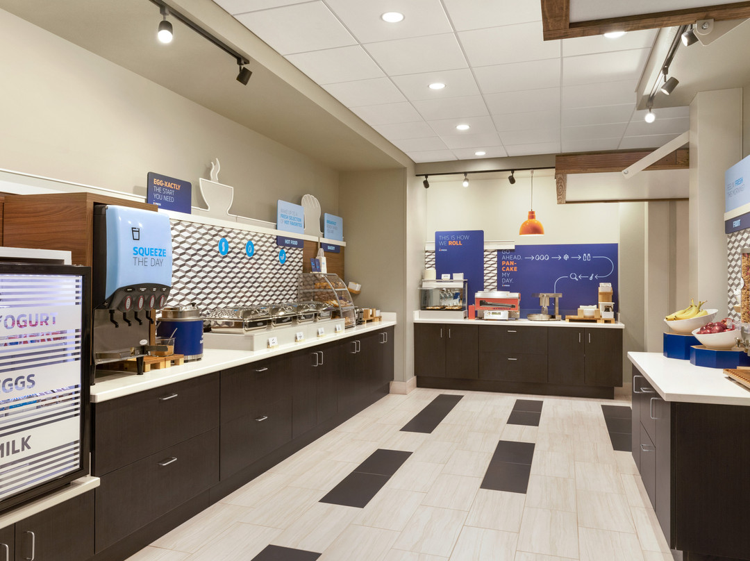 Holiday Inn Express & Suites Beaver Dam By IHG主图