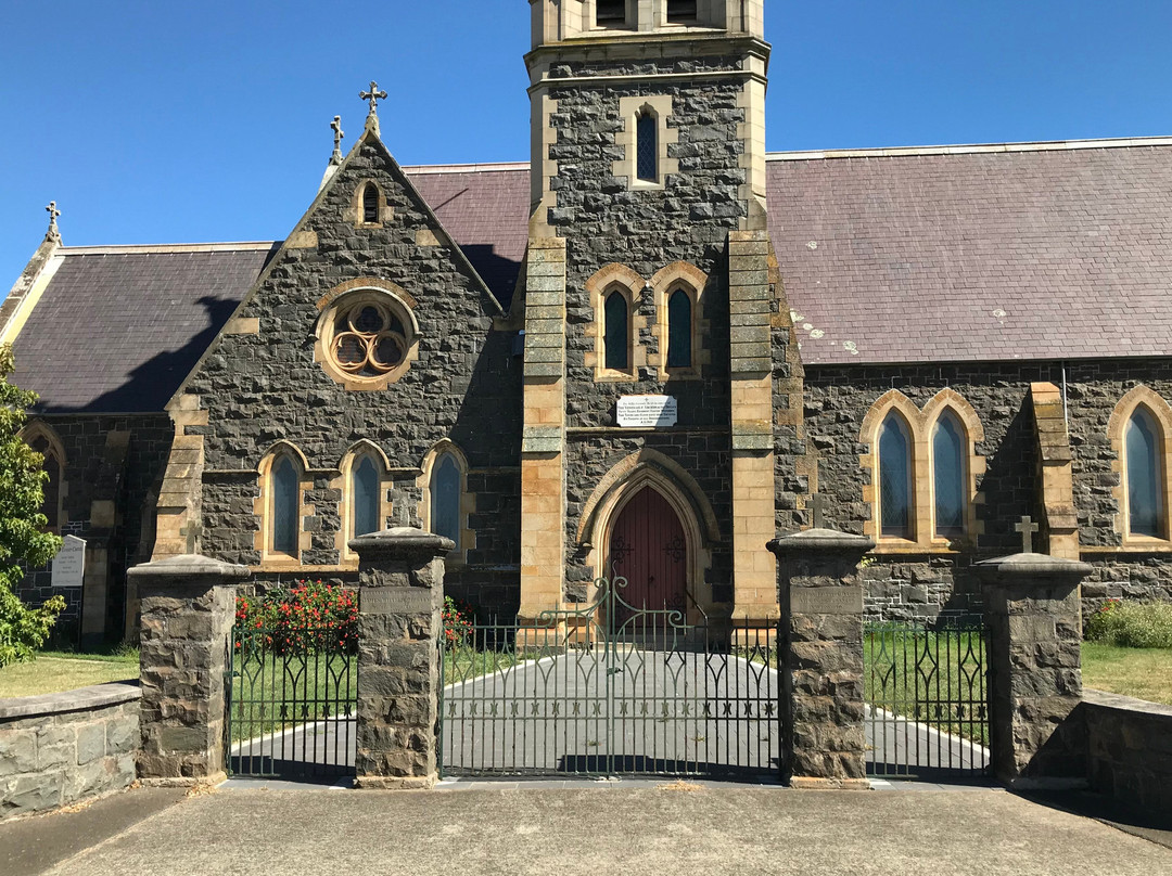 Holy Trinity Catholic Church景点图片