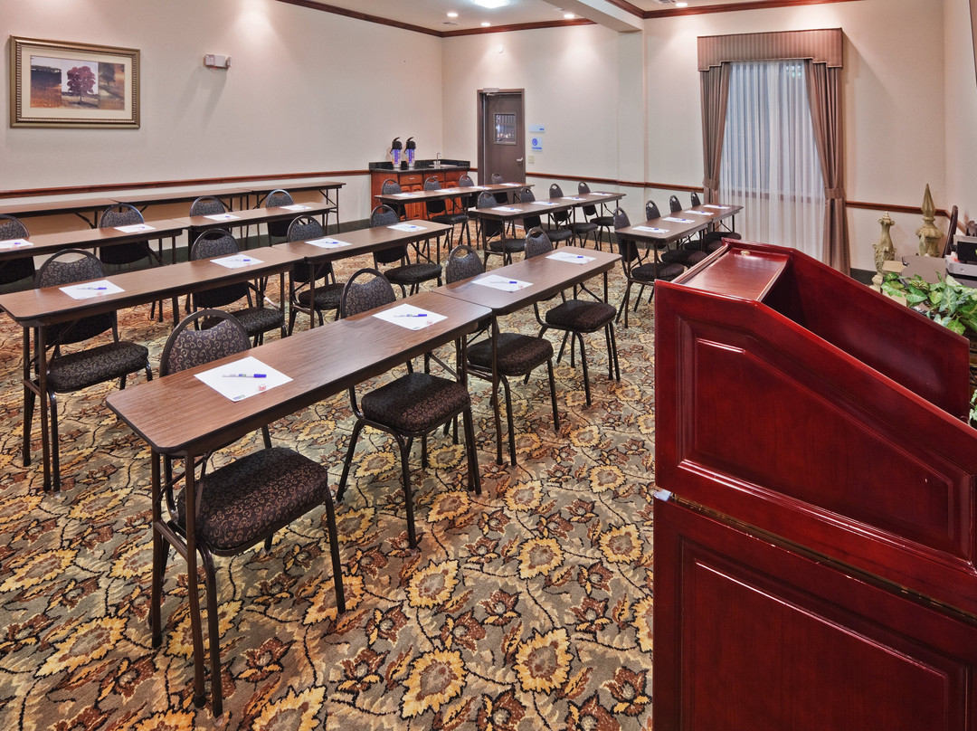 Holiday Inn Express & Suites Woodward Hwy 270 By IHG主图