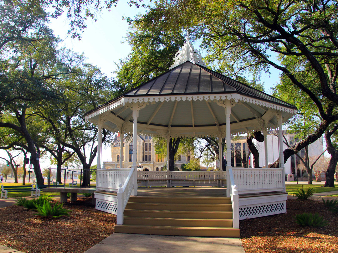 Deleon Plaza-维多利亚必去景点