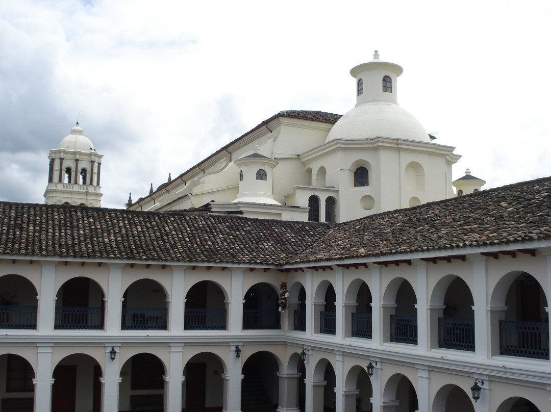 Hotel Dann Monasterio主图