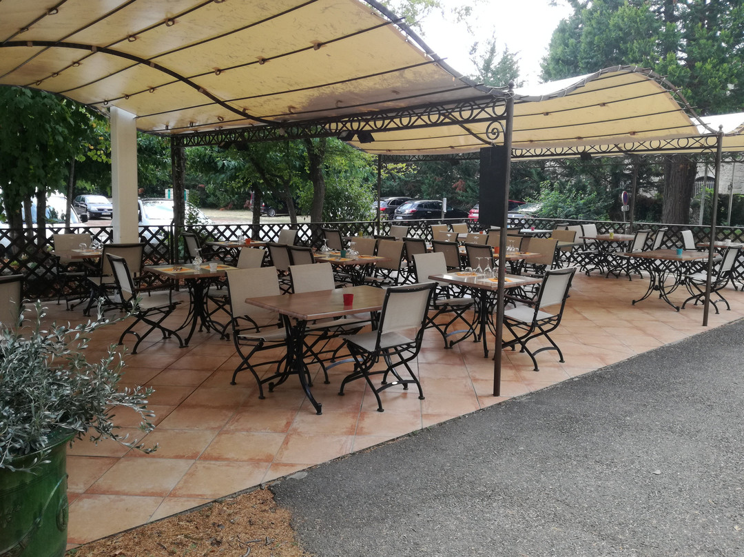 Logis Hôtel les Cèdres主图