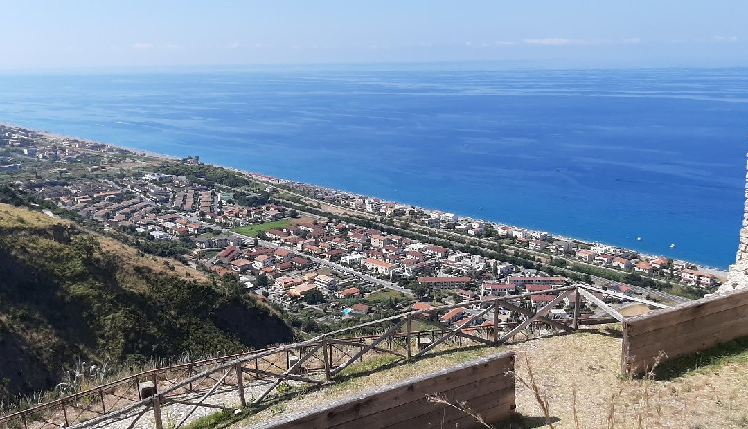 Castello Della Valle-Fiumefreddo Bruzio必去景点
