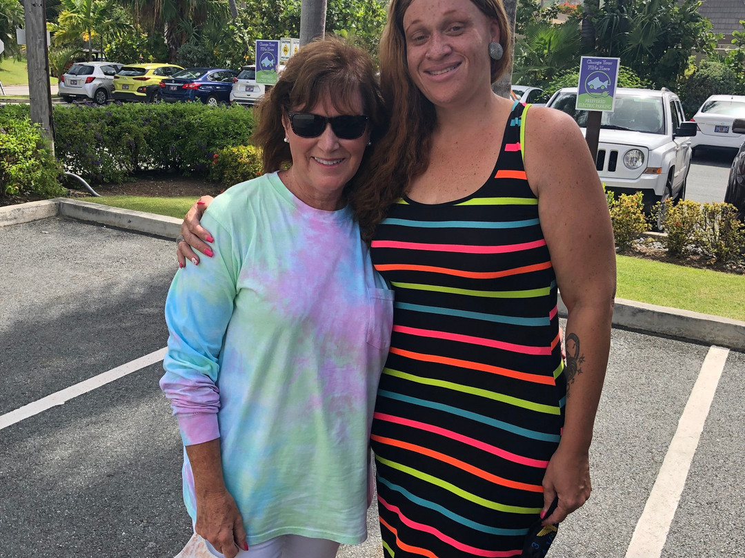 Marley's Taxi Service-圣 托马斯必去景点