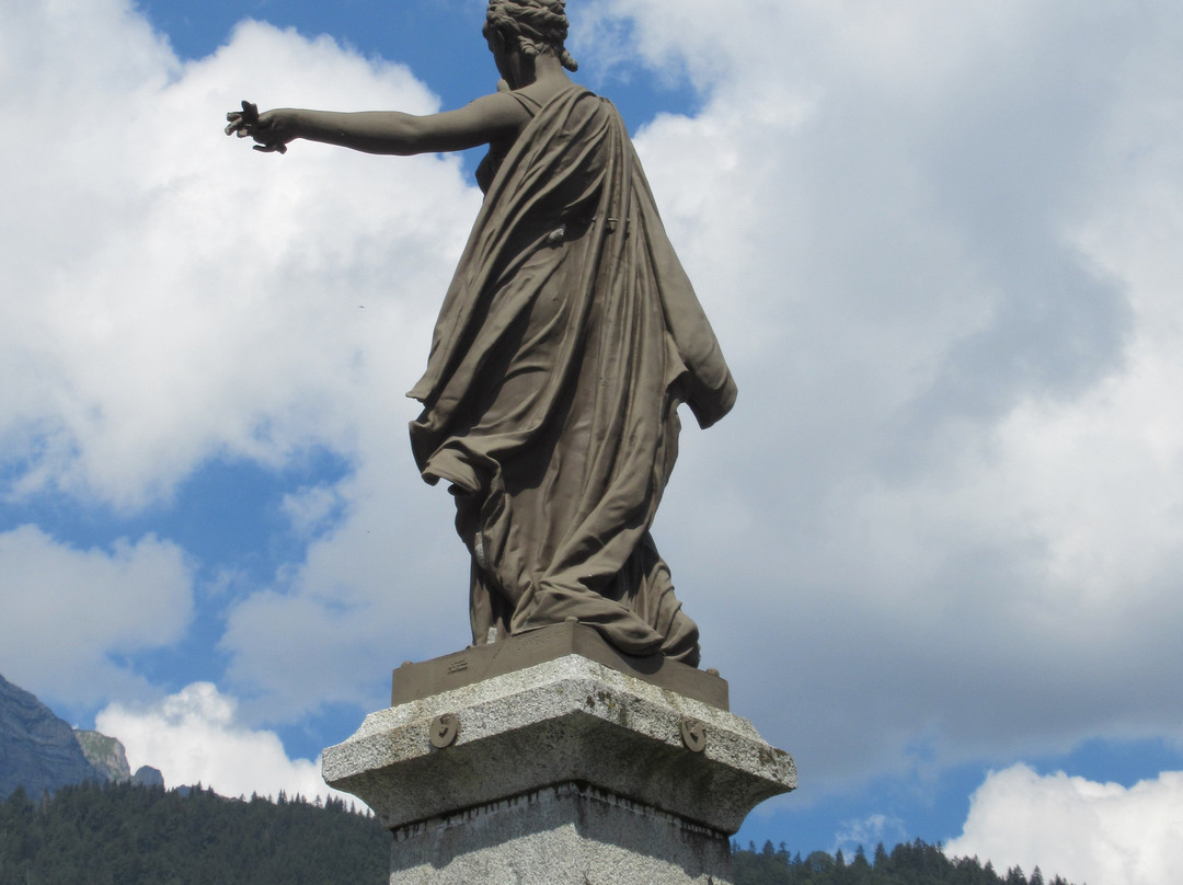 Monument du Centenaire de la Revolution-萨朗什必去景点