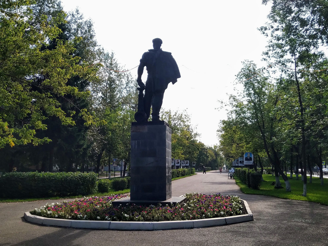Monument Oilmen-Neftekamsk必去景点