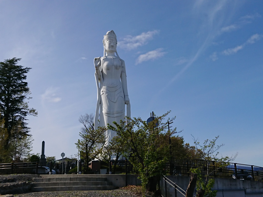 Nirasaki Heiwa Kannon Statue景点图片
