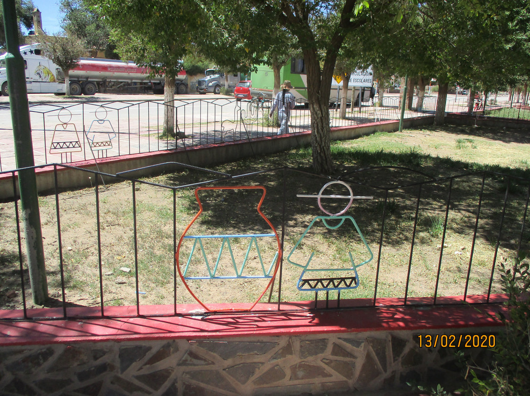 Plaza Eugenio Tello景点图片