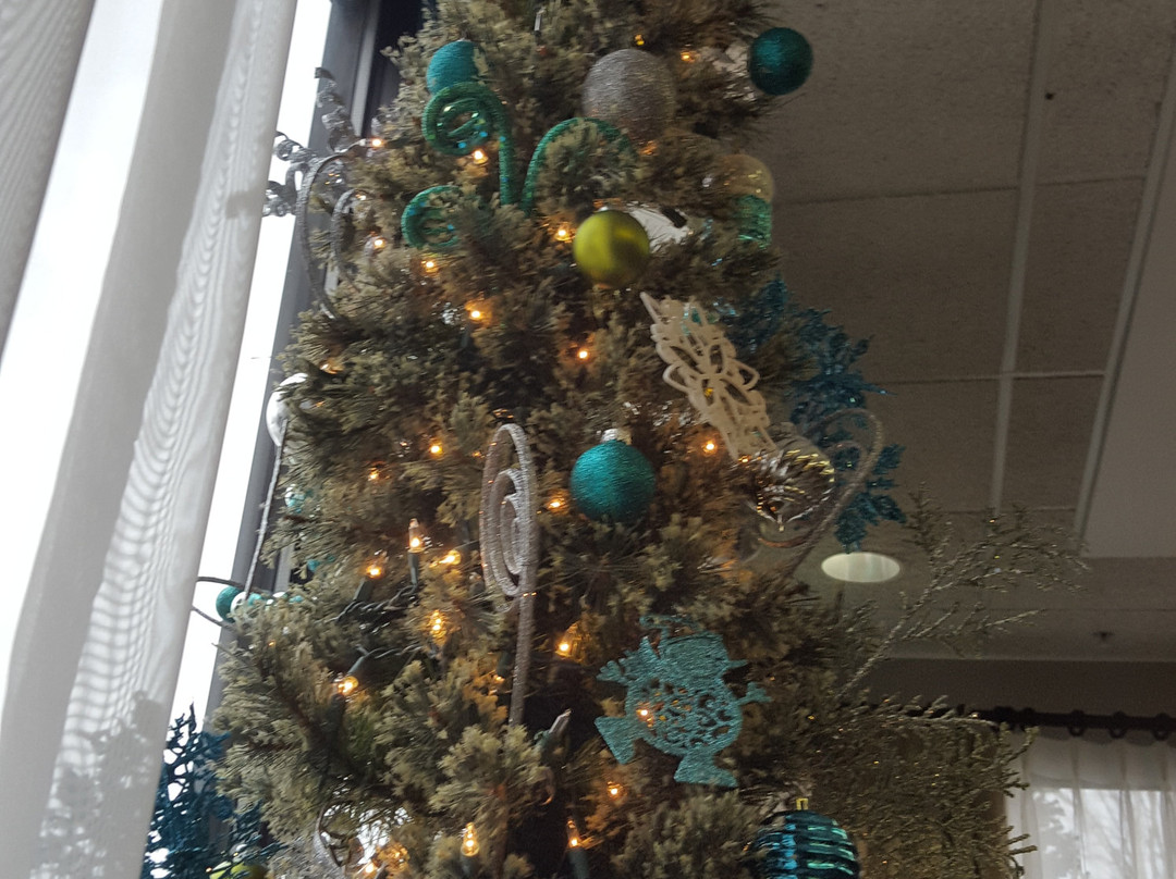 Greenfield Inn & Suites主图