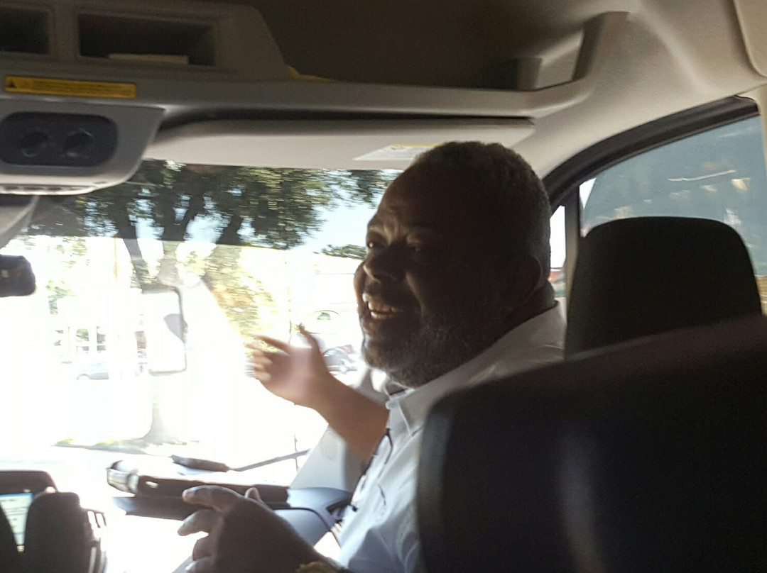 Eric ‘Big E’ Airport Transportation Service景点图片