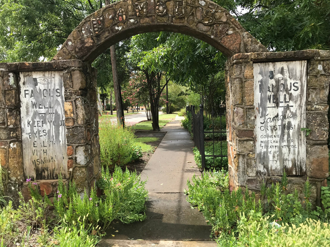 矿泉井城旅游景点-Famous Mineral Water Company