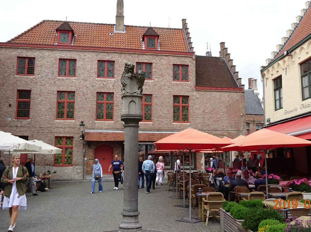 Huidenvettersplein-布鲁日必去景点