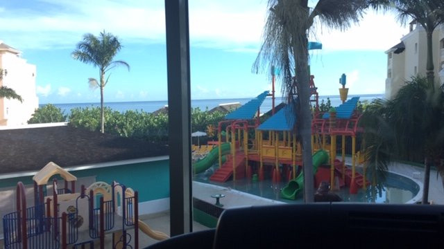 伊贝罗斯塔玫瑰堂海滩全包酒店主图