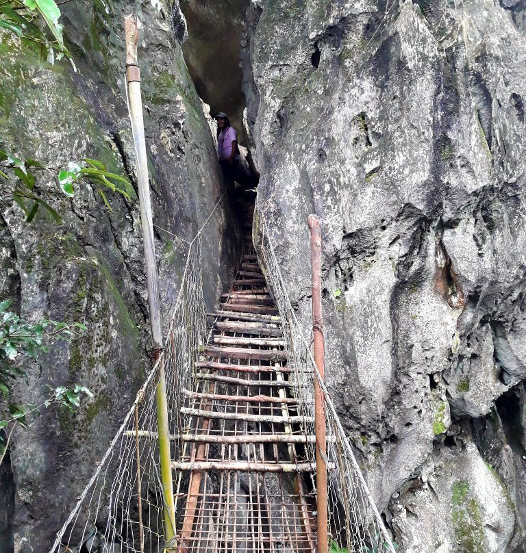 Igbaclag Cave-圣雷米希奥必去景点