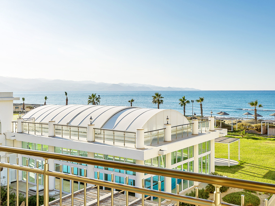 Aphrodite Beachfront Resort主图