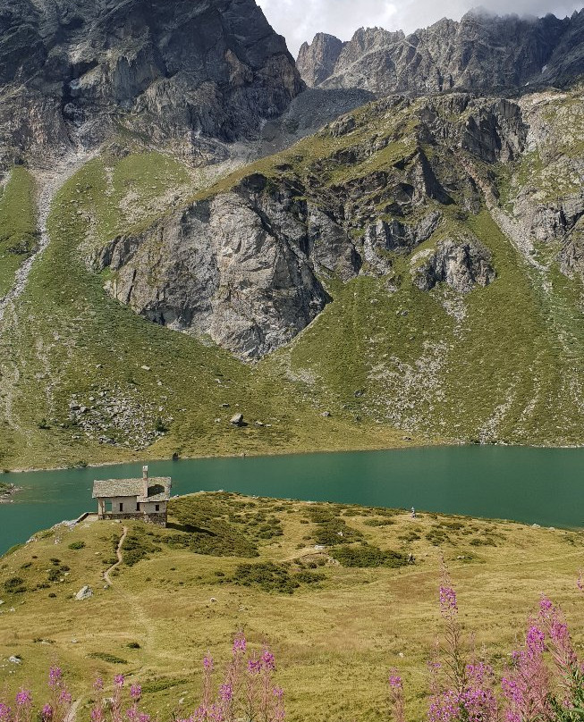 Lago di Cignana景点图片