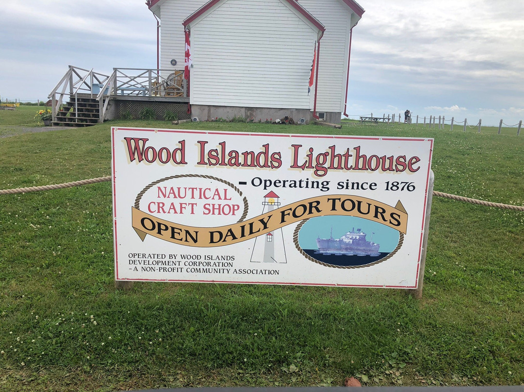 Wood Islands Harbour Lighthouses景点图片