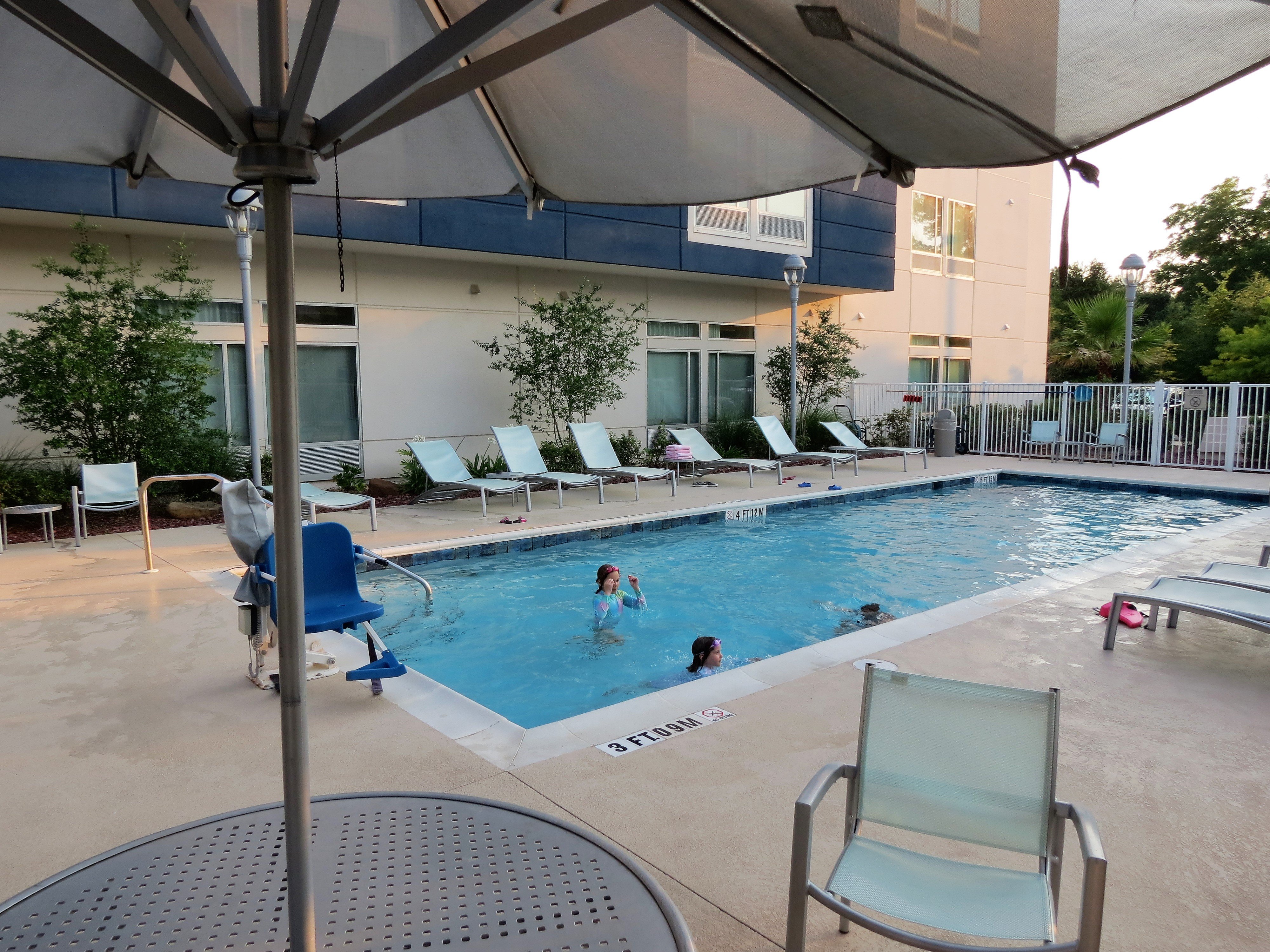SpringHill Suites Pensacola-泳池