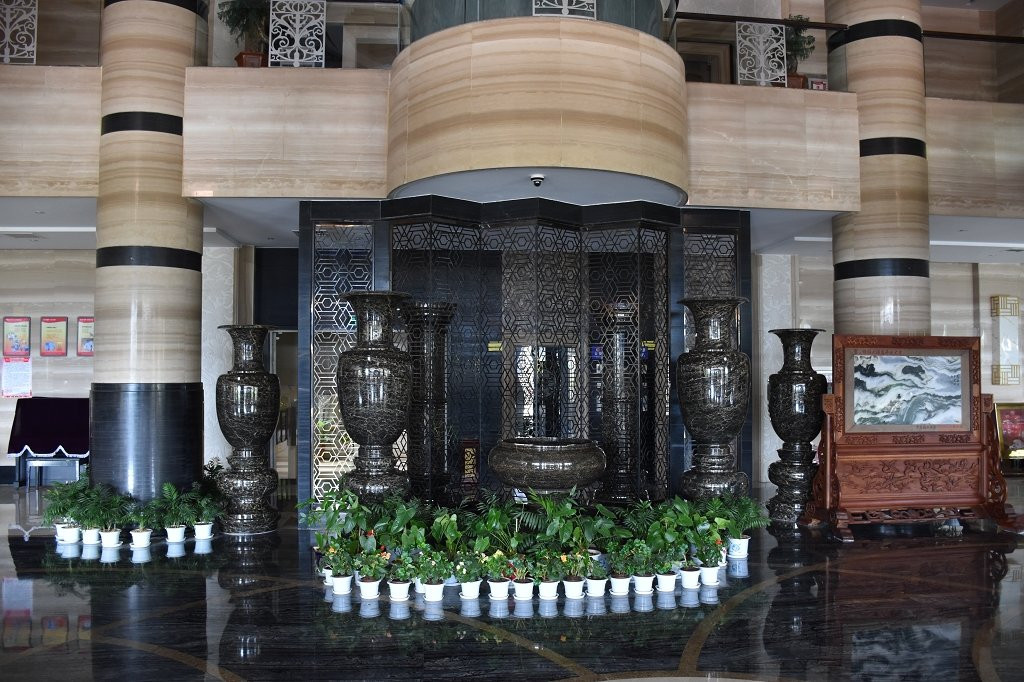 雄诏大酒店主图