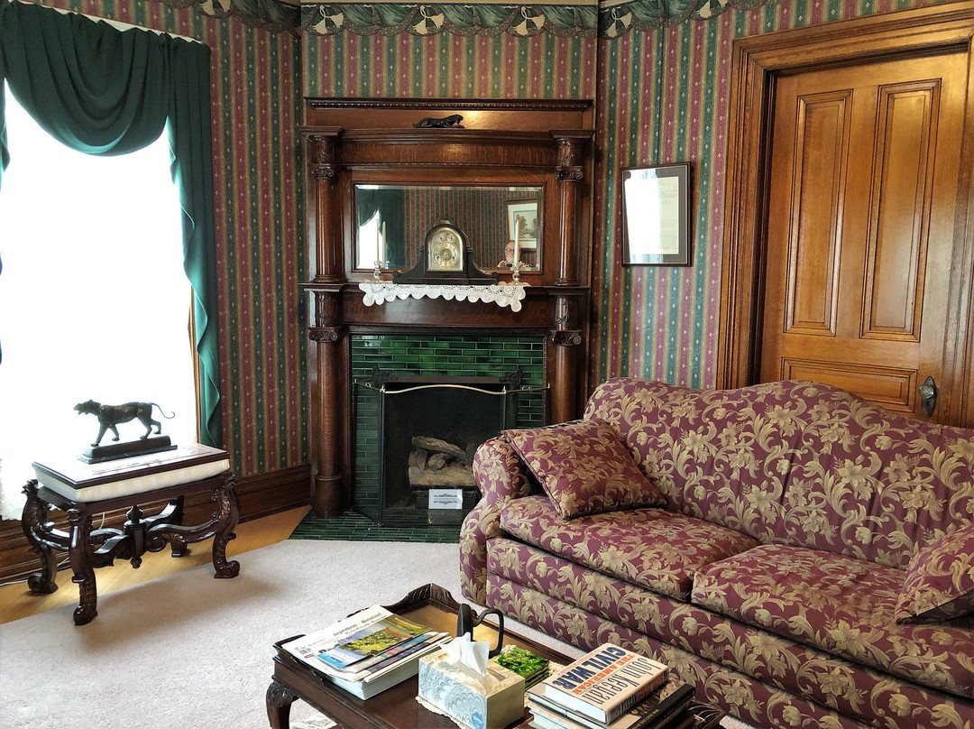 The Golden Oak Inn Bed & Breakfast主图