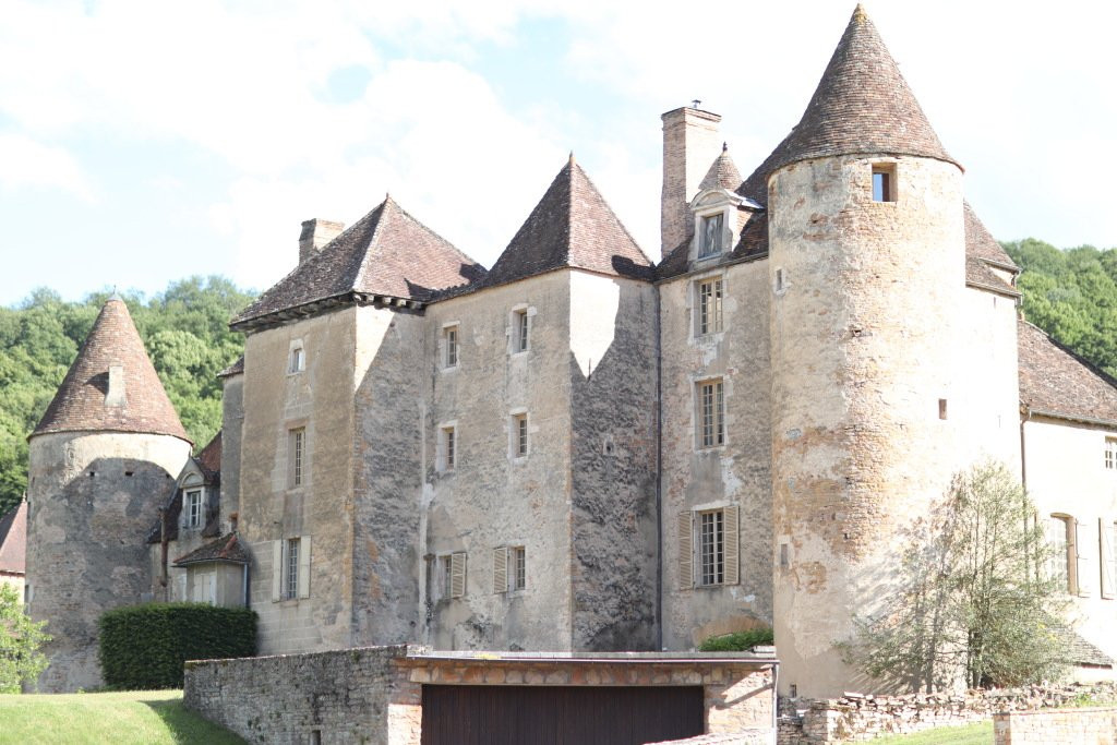 Château De Balleure主图