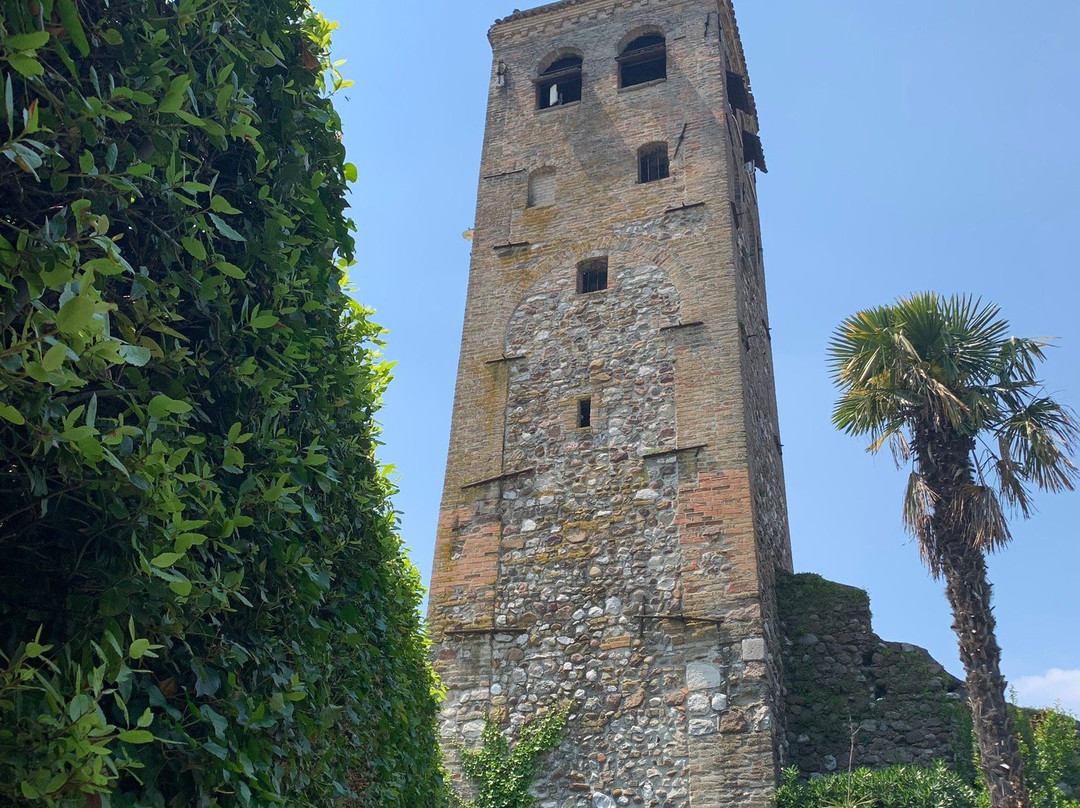 Castello e torre di Rivoltella-代森扎诺-德尔加达必去景点
