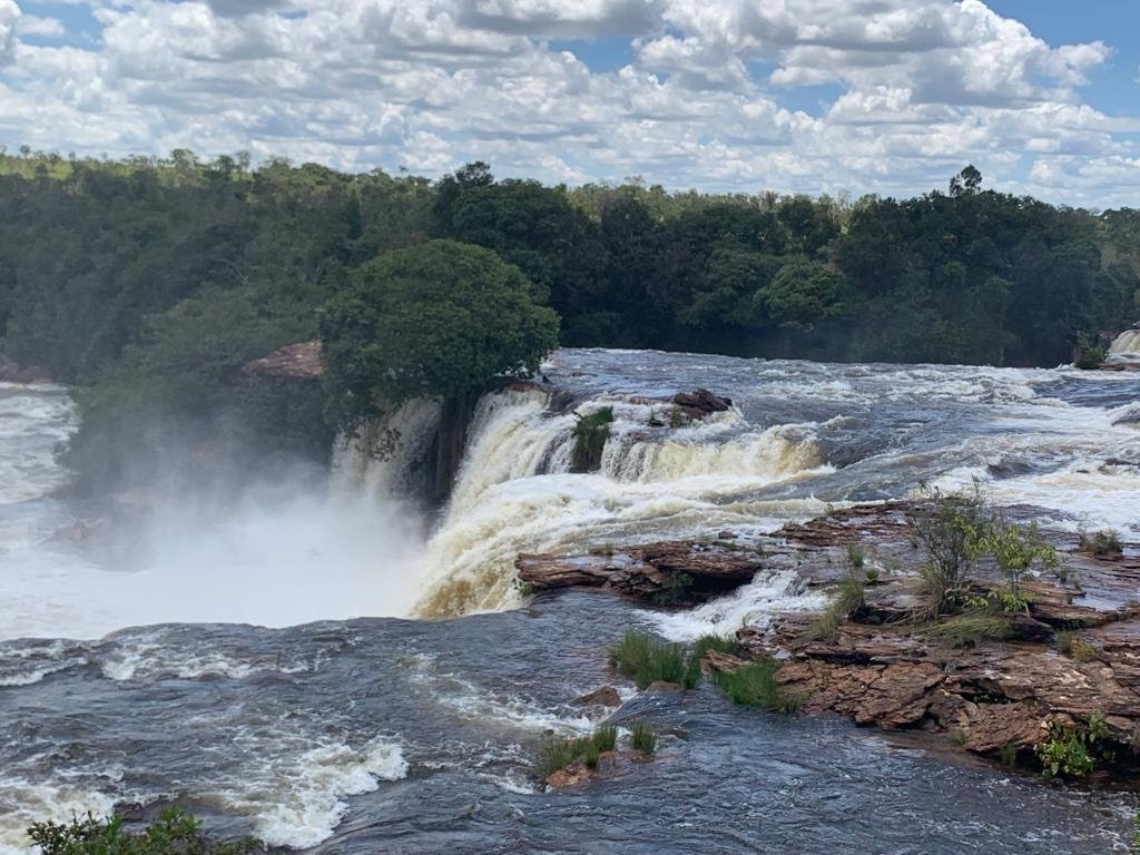 Velha Waterfall景点图片