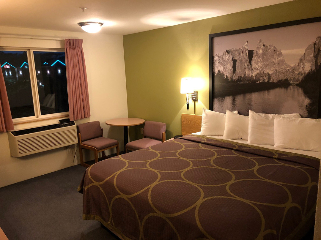 Super 8 by Wyndham Redmond主图