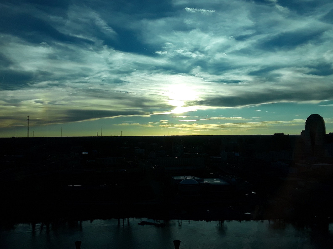 伯锡尔城马蹄铁酒店主图