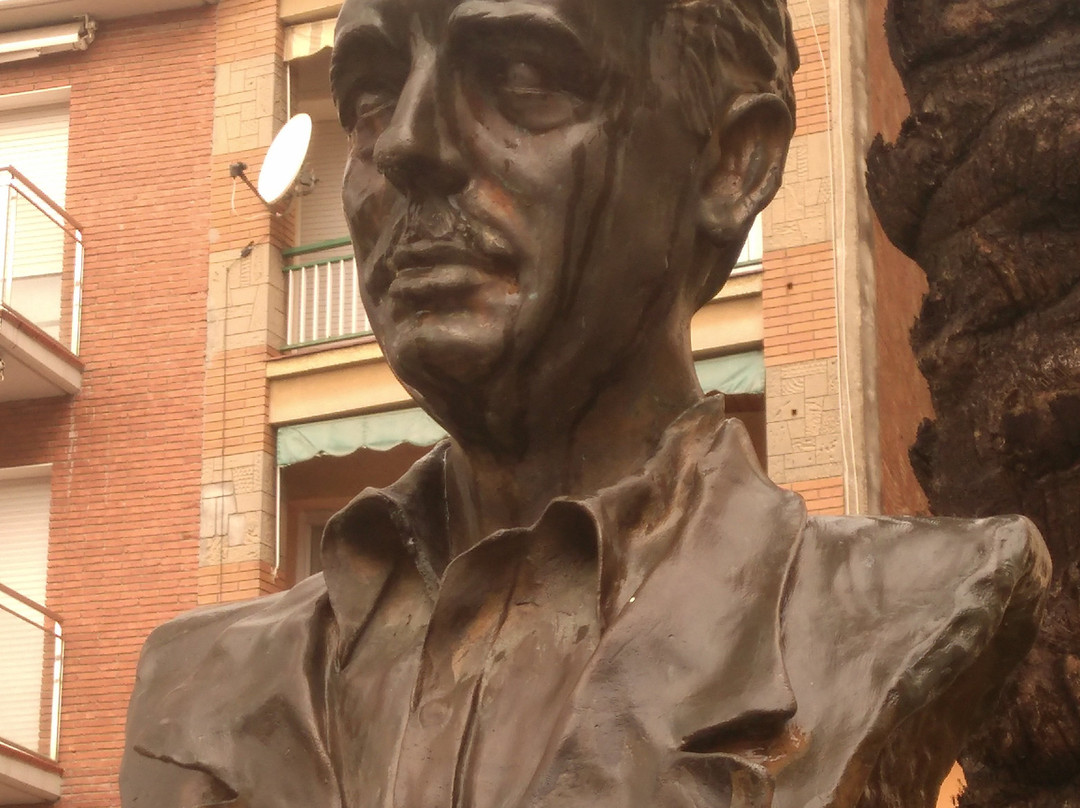 Monumento a Lluis Companys i Jover-科尔内利亚-德略布雷加特必去景点