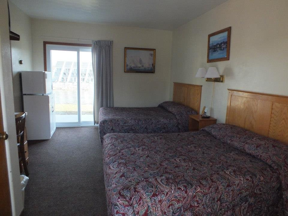 Riverside Motel & Marina主图