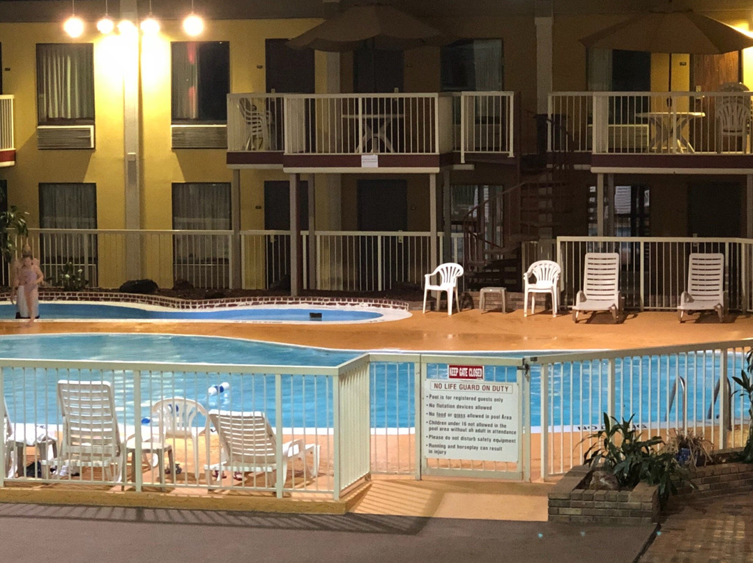 里奇菲尔德戴斯套房酒店主图