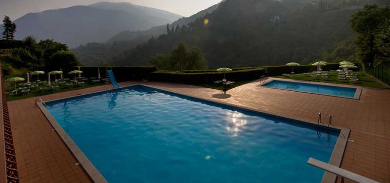 Hotel Garnì Tignale-泳池