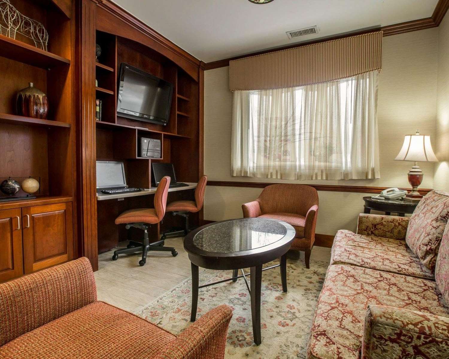 Quality Inn & Suites Biltmore East-官方