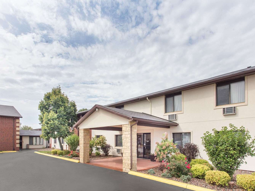 杜布克贝蒙特旅馆套房酒店主图