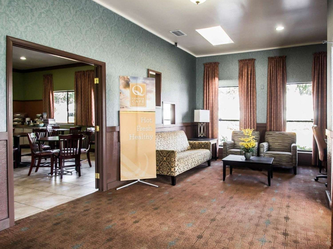 Quality Inn Near Blue Spring主图